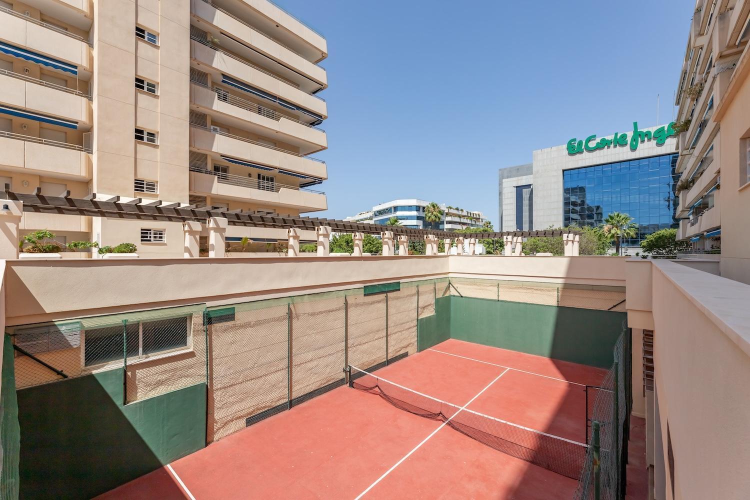 Location Marina Banus With Parking Rdr409 Apartemen *