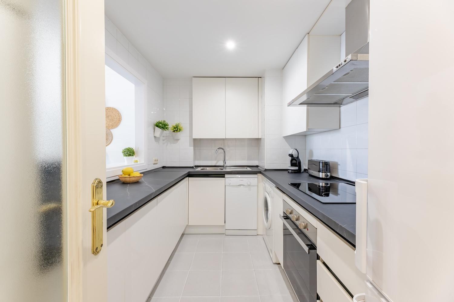 Apartemen Location Marina Banus With Parking Rdr409